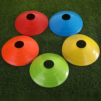 10Pcs foci edzés Futball labdajáték lemez Agility tárcsa kúp készlet Multi Sport edzőtér kúpok műanyag állványtartóval